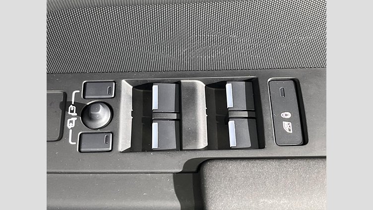 2025 認定中古車 Land Rover Defender 110 フジホワイト D350 ディーゼルマイルドハイブリッド S