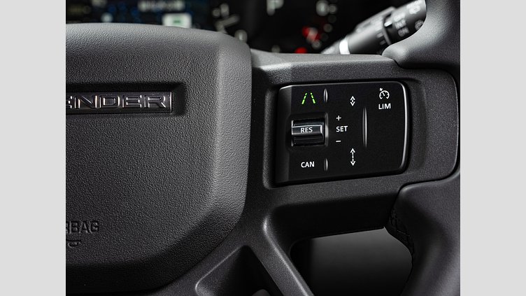 2025 認定中古車 Land Rover Defender 110 フジホワイト P300 ガソリン X-Dynamic SE　P300　エアサスペンション装着車