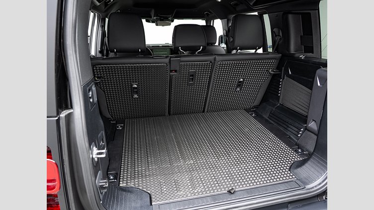 2025 認定中古車 Land Rover Defender 110 フジホワイト P300 ガソリン X-Dynamic SE　P300　エアサスペンション装着車