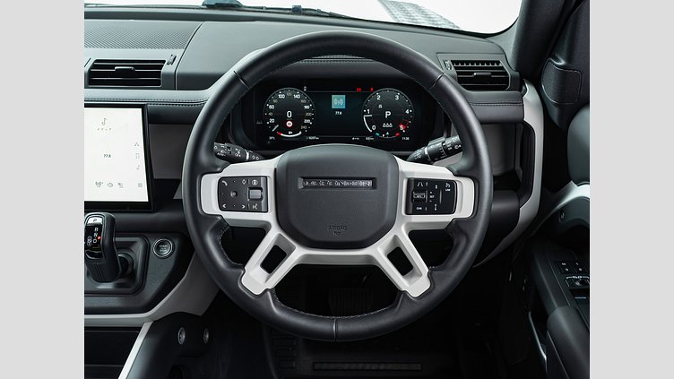 2025 認定中古車 Land Rover Defender 90 フジホワイト D350 ディーゼルマイルドハイブリッド X-Dynamic HSE D350 エアサスペンション装着車