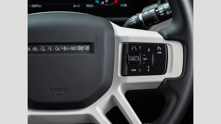 2025 認定中古車 Land Rover Defender 90 フジホワイト D350 ディーゼルマイルドハイブリッド X-Dynamic HSE D350 エアサスペンション装着車