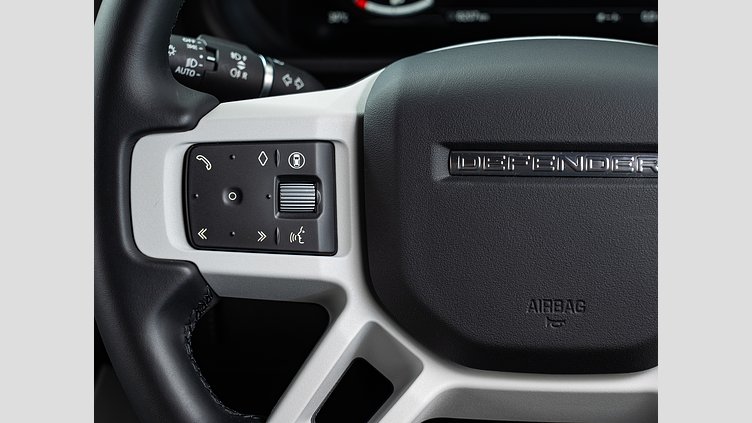 2025 認定中古車 Land Rover Defender 90 フジホワイト D350 ディーゼルマイルドハイブリッド X-Dynamic HSE D350 エアサスペンション装着車