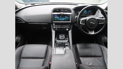 F-Pace 39