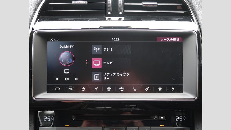 2017 認定中古車 Jaguar F-Pace Fuji White 180PS プレステージ