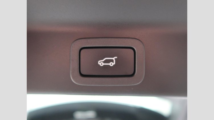 2017 認定中古車 Jaguar F-Pace Fuji White 180PS プレステージ