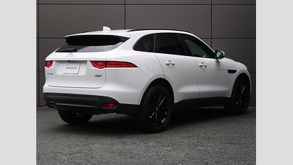 F-Pace 11