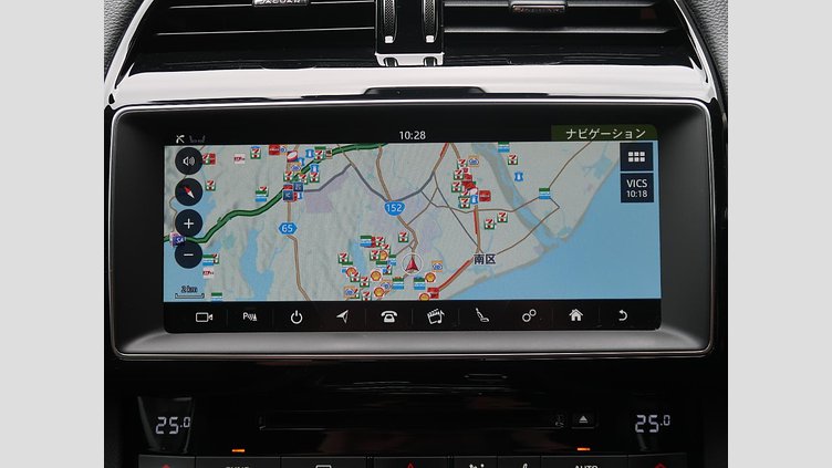 2017 認定中古車 Jaguar F-Pace Fuji White 180PS プレステージ