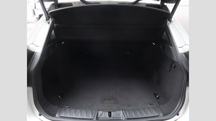 2017 認定中古車 Jaguar F-Pace Fuji White 180PS プレステージ