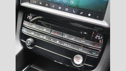 F-Pace 18