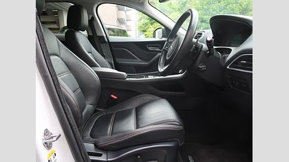 F-Pace 14