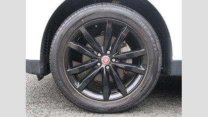 F-Pace 26