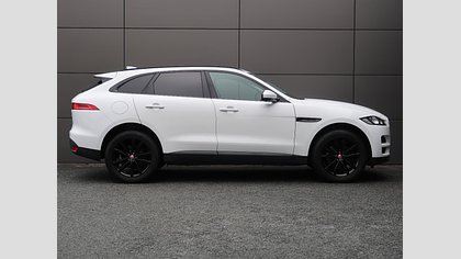 F-Pace 33