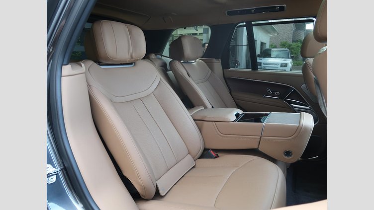 2024 認定中古車 Land Rover Range Rover カルパチアングレイ D300 AWD MHEV（AT） スタンダードホイールベース Autobiography