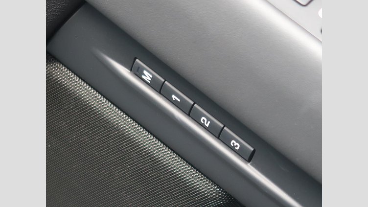 2024 認定中古車 Land Rover Range Rover Evoque カルパチアングレイ プラグインハイブリッド（ガソリン） Standard Wheelbase DYNAMIC HSE
