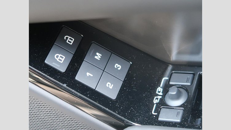 2024 認定中古車 Land Rover Range Rover Velar シャラントグレイ P400eプラグインハイブリッド（ガソリン） スタンダードホイールベース Dynamic HSE