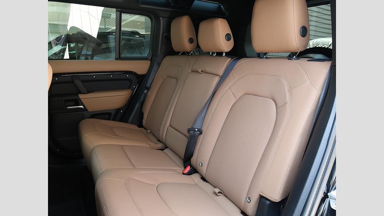 2025 認定中古車 Land Rover Defender 110 サントリーニブラック D350 ディーゼルマイルドハイブリッド X-Dynamic HSE