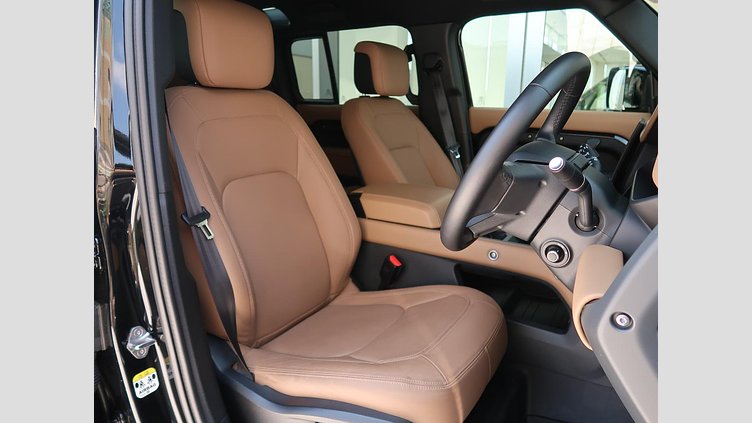2025 認定中古車 Land Rover Defender 110 サントリーニブラック D350 ディーゼルマイルドハイブリッド X-Dynamic HSE