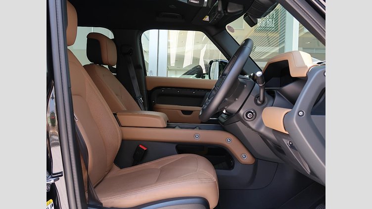 2025 認定中古車 Land Rover Defender 110 サントリーニブラック D350 ディーゼルマイルドハイブリッド X-Dynamic HSE