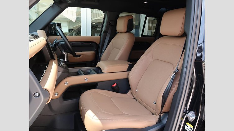 2025 認定中古車 Land Rover Defender 110 サントリーニブラック D350 ディーゼルマイルドハイブリッド X-Dynamic HSE