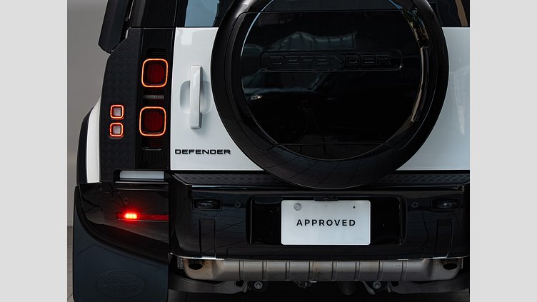 2025 認定中古車 Land Rover Defender 110 フジホワイト P300 ガソリン X-Dynamic SE　P300　エアサスペンション装着車