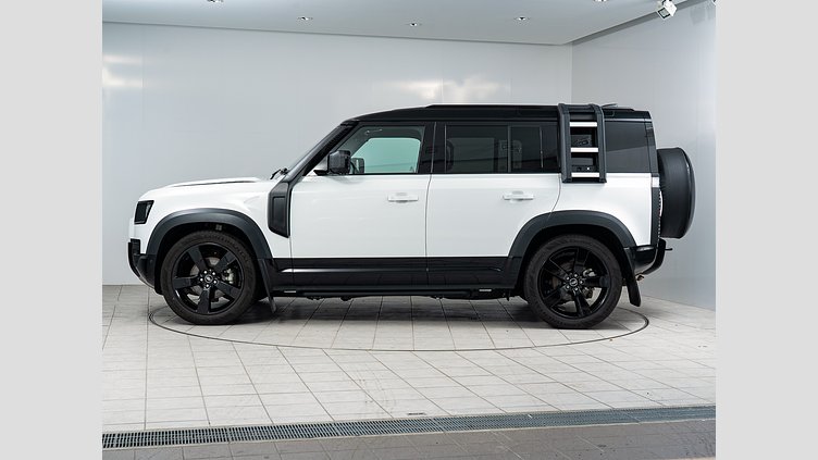 2025 認定中古車 Land Rover Defender 110 フジホワイト P300 ガソリン X-Dynamic SE　P300　エアサスペンション装着車