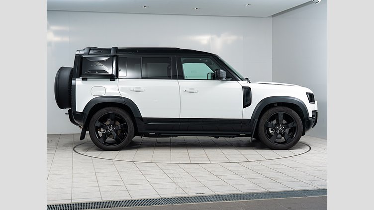 2025 認定中古車 Land Rover Defender 110 フジホワイト P300 ガソリン X-Dynamic SE　P300　エアサスペンション装着車
