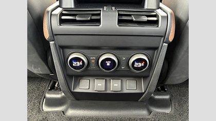 Defender 110 17