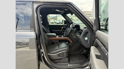 Defender 110 2
