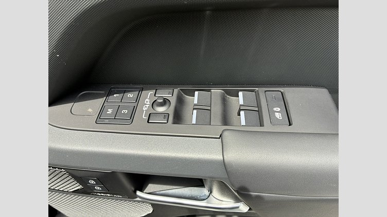 2023 認定中古車 Land Rover Defender 110 カルパチアングレイ D300 AWD（AT） X-DYNAMIC HSE