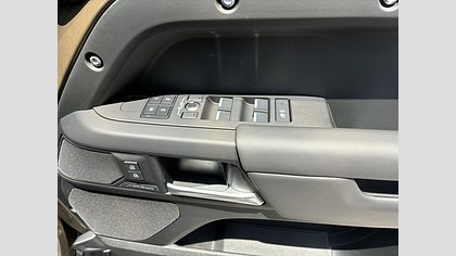 Defender 110 13