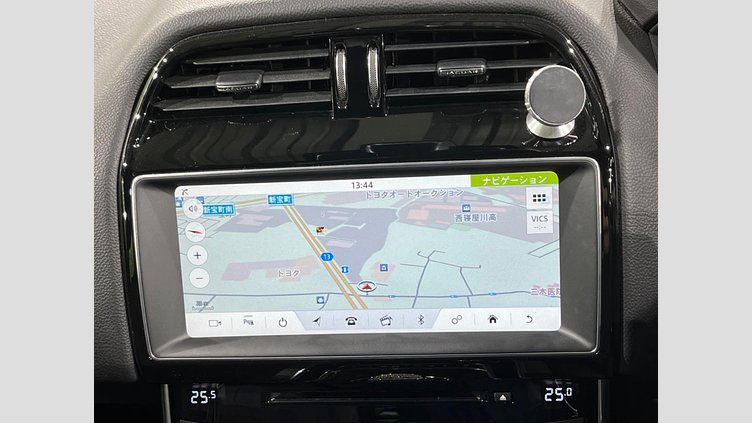 2017 認定中古車 Jaguar XE Fuji White ２WD Rスポーツ