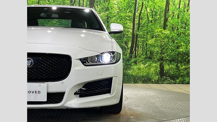 2017 認定中古車 Jaguar XE Fuji White ２WD Rスポーツ