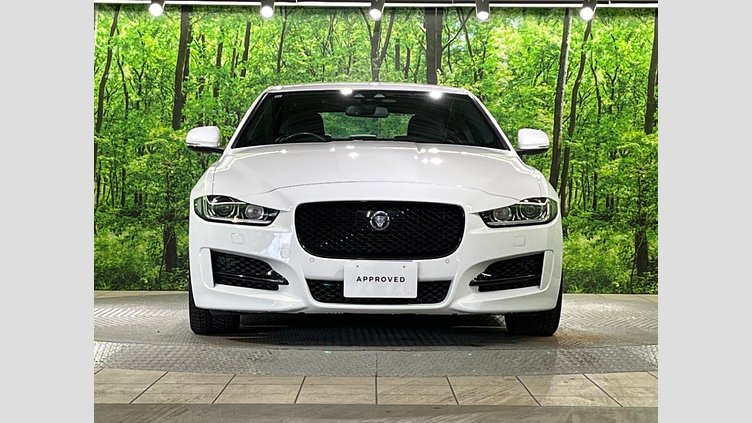2017 認定中古車 Jaguar XE Fuji White ２WD Rスポーツ