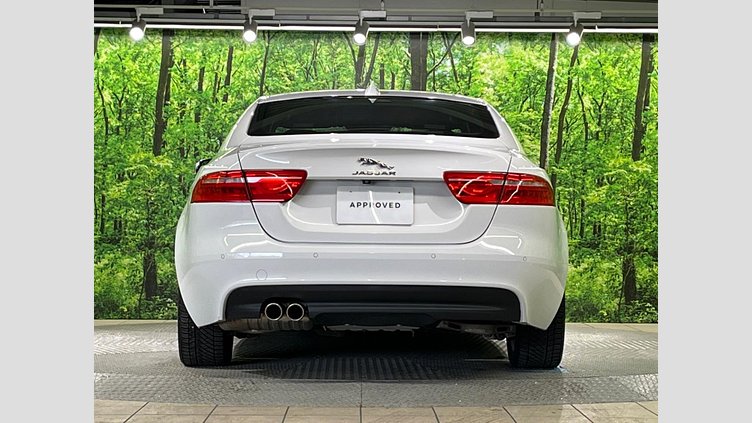 2017 認定中古車 Jaguar XE Fuji White ２WD Rスポーツ