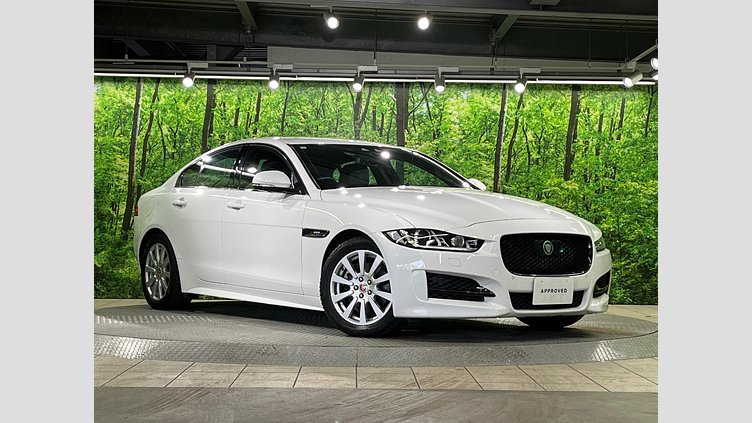 2017 認定中古車 Jaguar XE Fuji White ２WD Rスポーツ