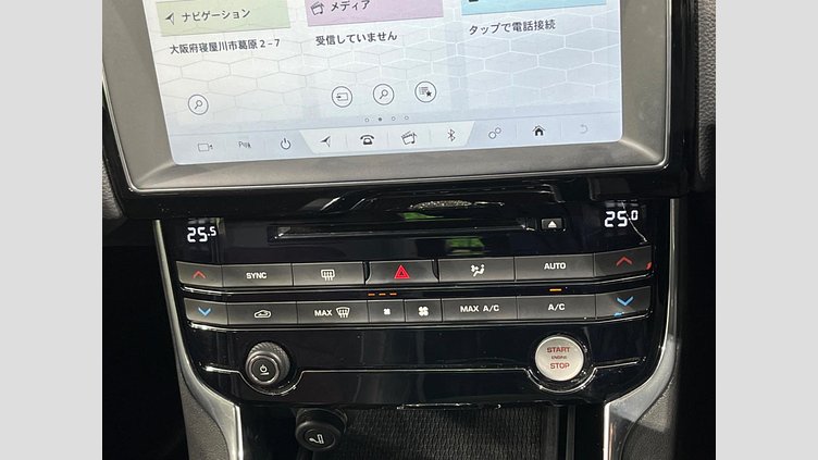 2017 認定中古車 Jaguar XE Fuji White ２WD Rスポーツ