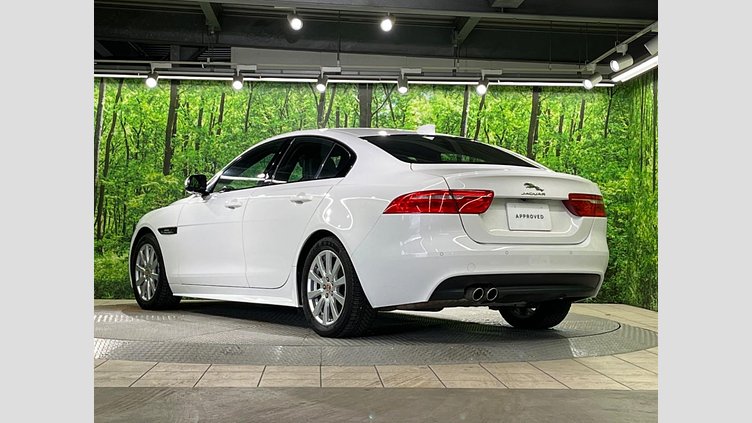 2017 認定中古車 Jaguar XE Fuji White ２WD Rスポーツ