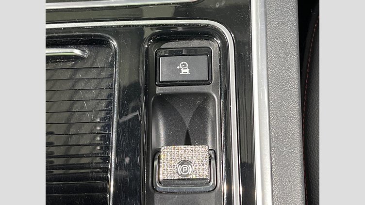 2017 認定中古車 Jaguar XE Fuji White ２WD Rスポーツ
