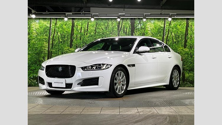 2017 認定中古車 Jaguar XE Fuji White ２WD Rスポーツ