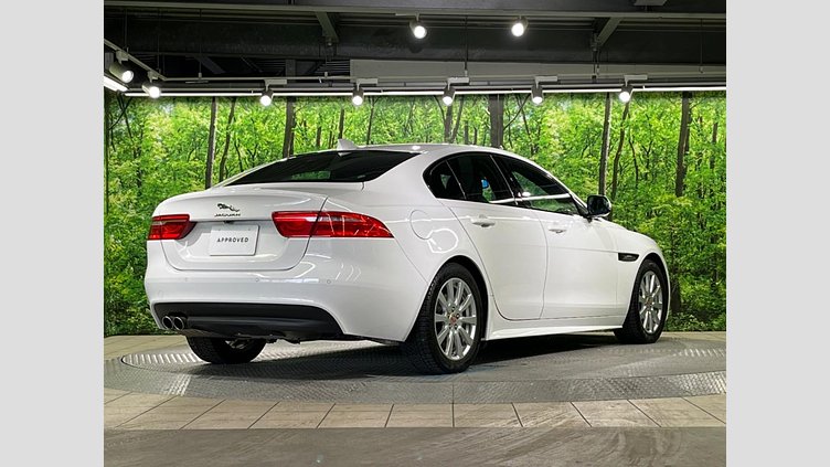 2017 認定中古車 Jaguar XE Fuji White ２WD Rスポーツ