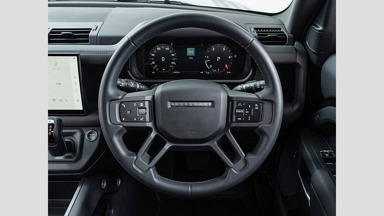 2025 認定中古車 Land Rover Defender 110 サントリーニブラック D350 ディーゼルマイルドハイブリッド S　D350　エアサスペンション装着車