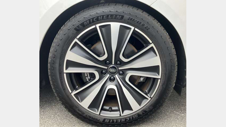2024 認定中古車 Land Rover Range Rover オストゥーニパールホワイト（お取り扱いの有無については正規ディーラーにお問い合わせください） P550 AWD PHEV（AT） スタンダードホイールベース Autobiography