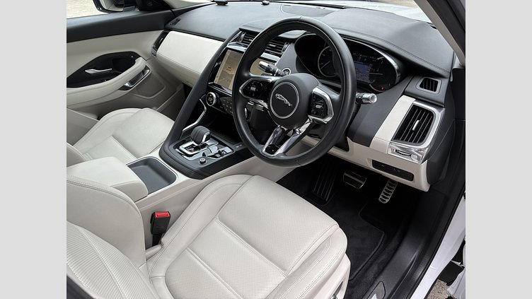 2022 認定中古車 Jaguar E-Pace オストゥーニパールホワイト D200 AWD（オートマチック） S