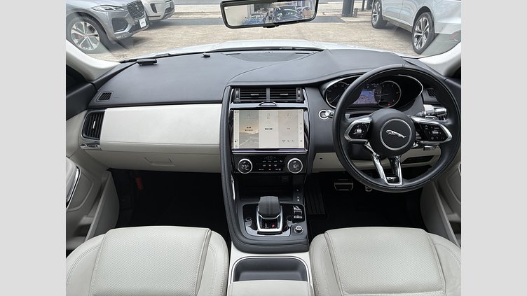 2022 認定中古車 Jaguar E-Pace オストゥーニパールホワイト D200 AWD（オートマチック） S