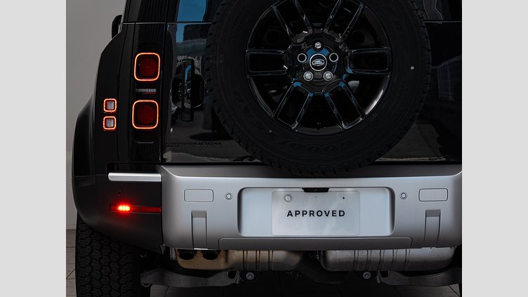 2025 認定中古車 Land Rover Defender 110 サントリーニブラック D350 ディーゼルマイルドハイブリッド S　D350　エアサスペンション装着車