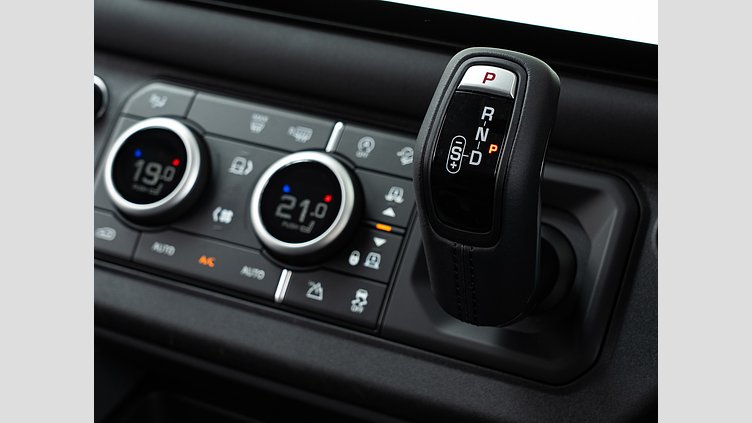 2025 認定中古車 Land Rover Defender 110 サントリーニブラック D350 ディーゼルマイルドハイブリッド S　D350　エアサスペンション装着車