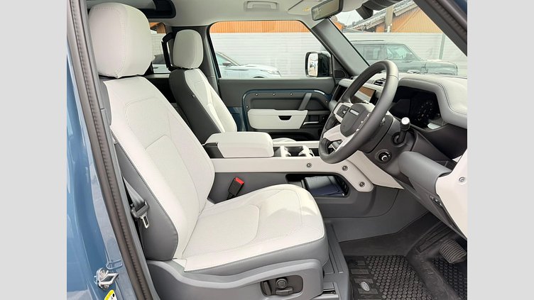 2024 認定中古車 Land Rover Defender 90 タスマンブルー D350 ディーゼルマイルドハイブリッド X-Dynamic HSE