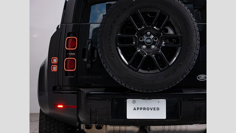 2023 認定中古車 Land Rover Defender 110 サントリーニブラック D300 AWD（AT） S　D300　コイルサスペンション装着車