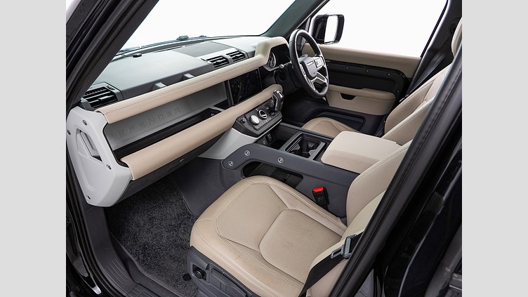 2023 認定中古車 Land Rover Defender 110 サントリーニブラック D300 AWD（AT） S　D300　コイルサスペンション装着車