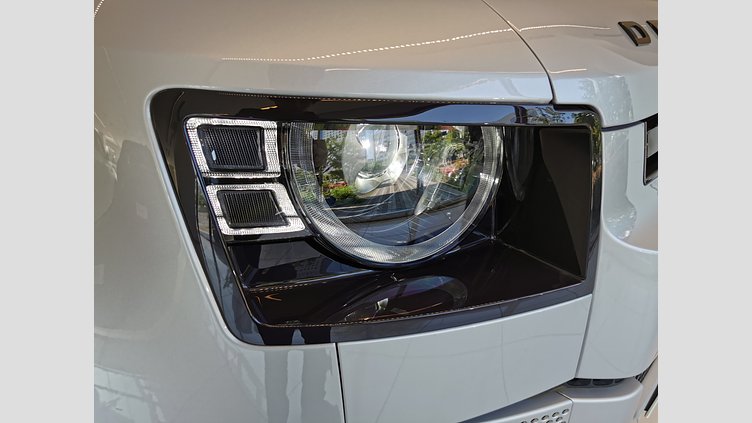 2023 認定中古車 Land Rover Defender 90 ハクバシルバー P300 AWD（AT） S